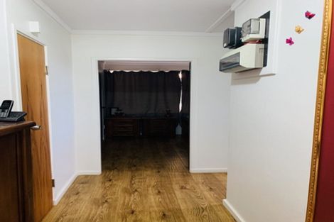 Photo of property in 3154 Great North Road, New Lynn, Auckland, 0600