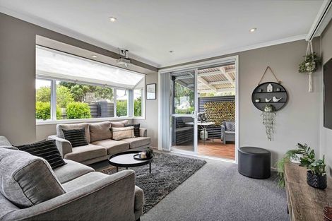 Photo of property in 116 Omata Road, Marfell, New Plymouth, 4310