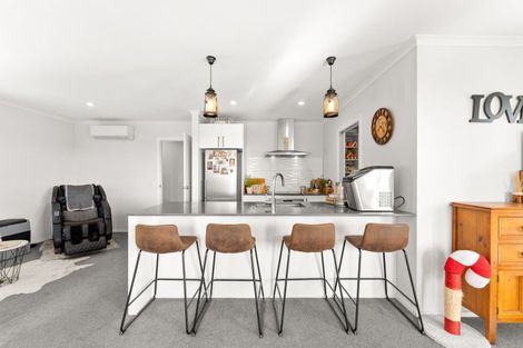 Photo of property in 210 Waikite Road, Welcome Bay, Tauranga, 3175