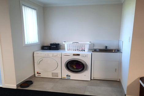 Photo of property in 5 Omahuru Road, Glenbrook, 2681