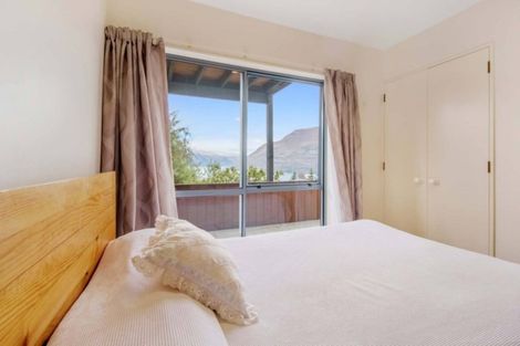 Photo of property in 35a Wynyard Crescent, Fernhill, Queenstown, 9300