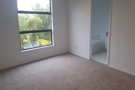 Photo of property in 3/40 Scarlet Oak Drive, Schnapper Rock, Auckland, 0632