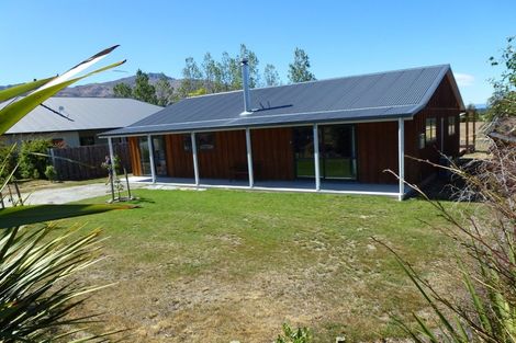 Photo of property in 5 Charles Court, Lake Hawea, Wanaka, 9382