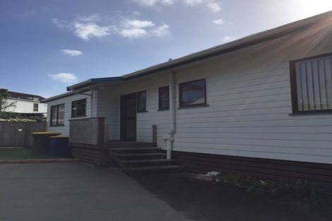Photo of property in 2/45 Hutchinson Avenue, New Lynn, Auckland, 0600