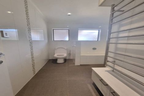 Photo of property in 4 King Richard Place, Browns Bay, Auckland, 0630