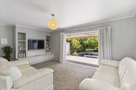 Photo of property in 6 Mallard Place, Unsworth Heights, Auckland, 0632