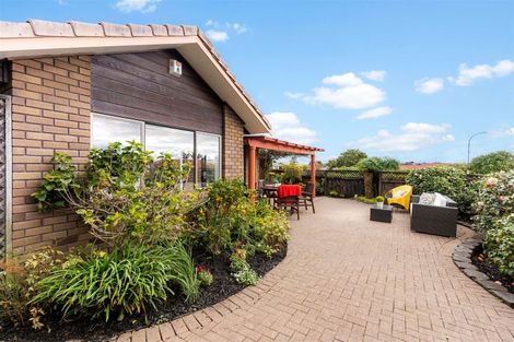 Photo of property in 14 West Fairway, Golflands, Auckland, 2013