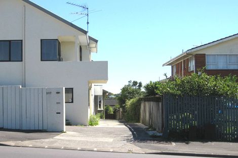 Photo of property in 1/207 Onewa Road, Birkenhead, Auckland, 0626