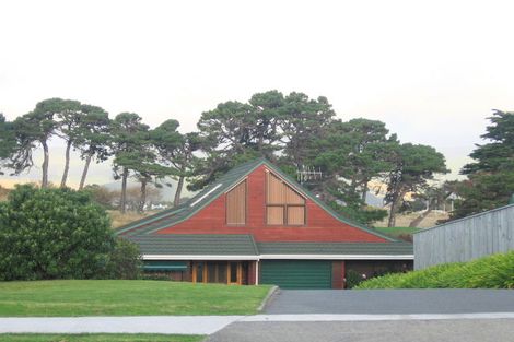 Photo of property in 28 Golf Road, Paraparaumu Beach, Paraparaumu, 5032