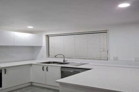 Photo of property in 39 Fernbrook Close, Burswood, Auckland, 2013