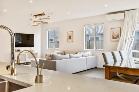 Photo of property in 12 Len Ireland Drive, Kumeu, 0810