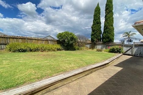 Photo of property in 14 Tolben Place, Golflands, Auckland, 2013