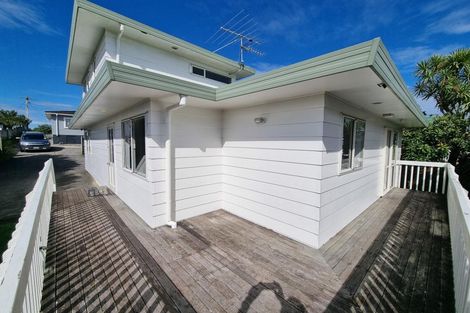 Photo of property in 2/74 College Road, Northcote, Auckland, 0627