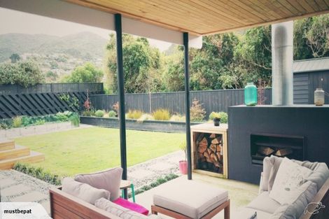 Photo of property in 18 Fernlea Avenue, Karori, Wellington, 6012