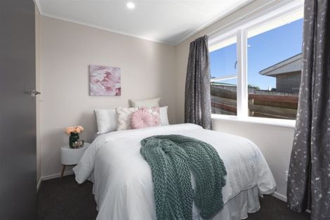 Photo of property in 111 Driver Crescent, Cannons Creek, Porirua, 5024
