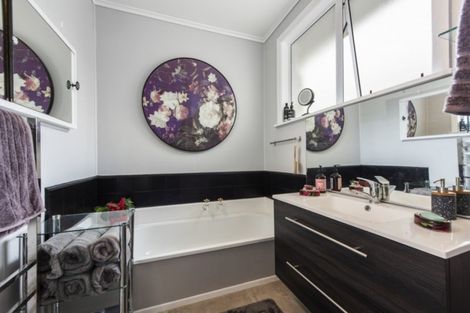 Photo of property in 1047 Fergusson Drive, Clouston Park, Upper Hutt, 5018