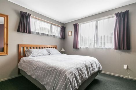 Photo of property in 2/9 Dalmatia Place, Henderson, Auckland, 0612