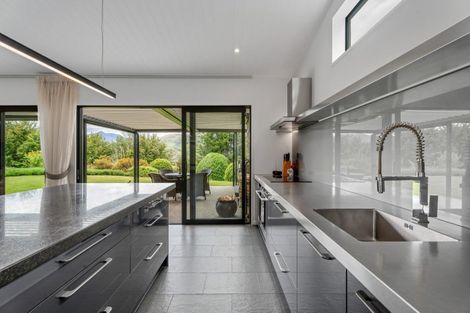 Photo of property in 10 Caithness Court, Jacks Point, Queenstown, 9371