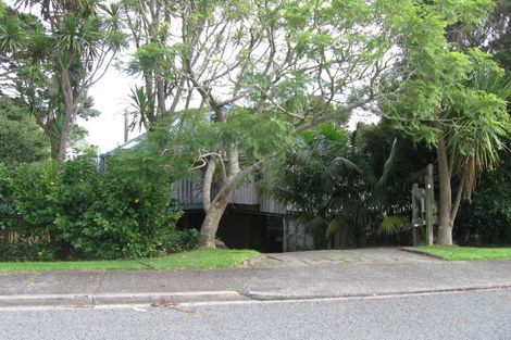 Photo of property in 1 Radiata Lane, Chatswood, Auckland, 0626