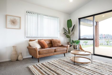 Photo of property in 45 Te Taniwha Road, One Tree Point, 0118