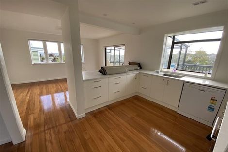 Photo of property in 50 Awaroa Road, Sunnyvale, Auckland, 0612