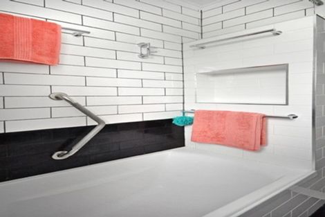 Photo of property in 86 Sylvan Crescent, Te Atatu South, Auckland, 0610