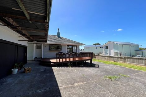 Photo of property in 23 Paton Avenue, Te Atatu South, Auckland, 0610