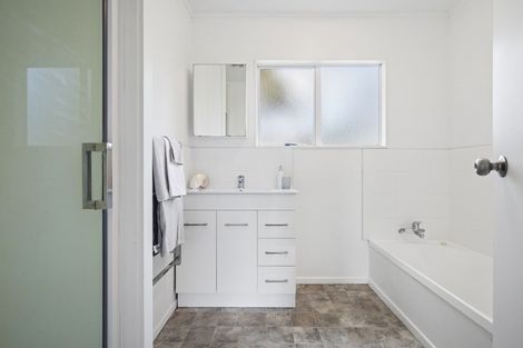 Photo of property in 24 Taihiki Road, Clarks Beach, 2122