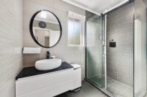 Photo of property in 265 Hepburn Road, Glendene, Auckland, 0602