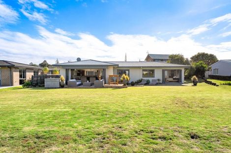 Photo of property in 16 Braddock Grove, Pauanui, Hikuai, 3579