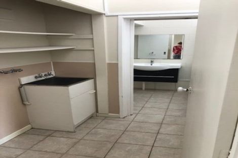 Photo of property in 2/6 Bond Crescent, Forrest Hill, Auckland, 0620