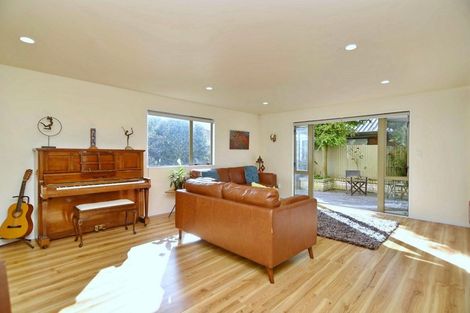 Photo of property in 114b Avonhead Road, Avonhead, Christchurch, 8042