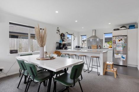 Photo of property in 19 Naeo Close, Papamoa Beach, Papamoa, 3118