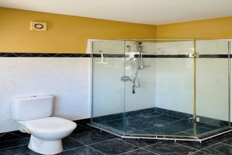 Photo of property in 701a Beach Road, Rothesay Bay, Auckland, 0630