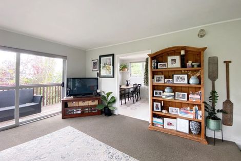 Photo of property in 10 Eastglen Road, Glen Eden, Auckland, 0602