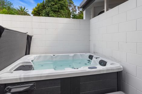 Photo of property in 25 Mayfair Crescent, Mairangi Bay, Auckland, 0630