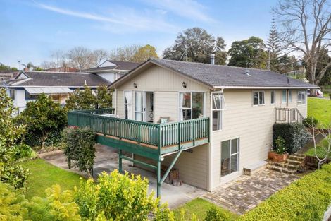 Photo of property in 56 Mirrabooka Avenue, Botany Downs, Auckland, 2010