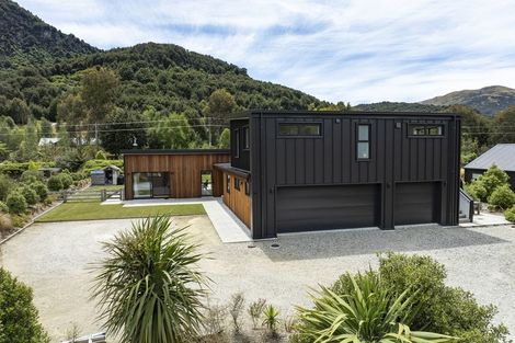 Photo of property in 43 Peregrine Falcon Road, Mount Creighton, Queenstown, 9371