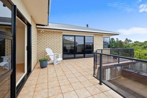 Photo of property in 10 Larsen Place, Merrilands, New Plymouth, 4312
