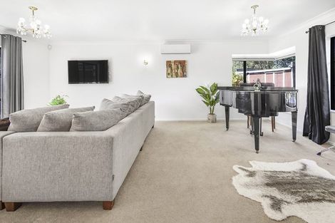 Photo of property in 18 Longwood Place, Harrowfield, Hamilton, 3210