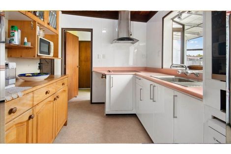 Photo of property in 11 Vipond Road, Stanmore Bay, Whangaparaoa, 0932