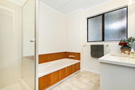 Photo of property in 52 Peterhouse Street, Tawa, Wellington, 5028