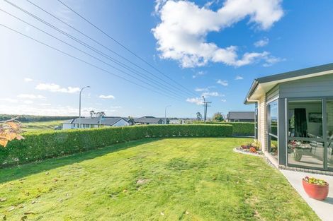 Photo of property in 2 Ruske Place, Grandview Heights, Hamilton, 3200