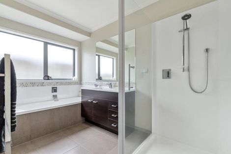 Photo of property in 12 Toscana Drive, Karaka, Papakura, 2113