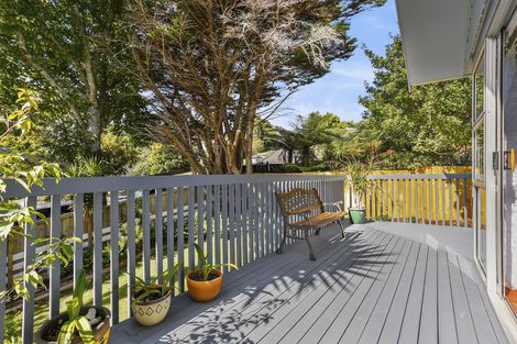Photo of property in 16 Onedin Place, Titirangi, Auckland, 0604
