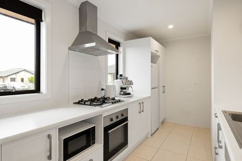 Photo of property in 8 Manawaroa Close, Grandview Heights, Hamilton, 3200