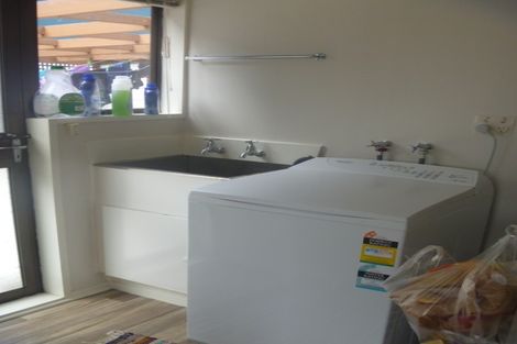 Photo of property in 2/6 Walter Strevens Drive, Conifer Grove, Takanini, 2112