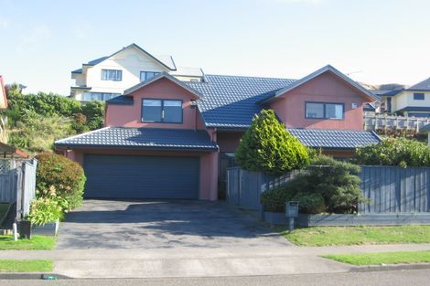 Photo of property in 17 Amesbury Drive, Churton Park, Wellington, 6037