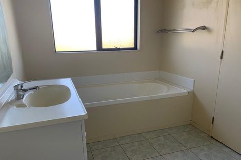 Photo of property in 71a Brunner Road, Glen Eden, Auckland, 0602