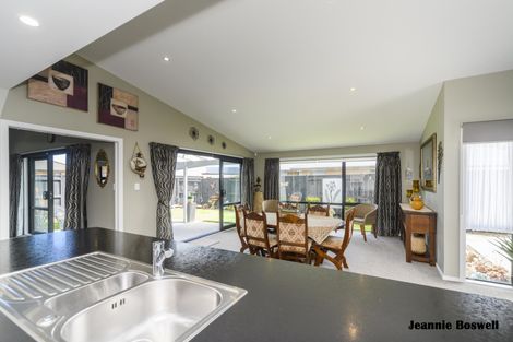 Photo of property in 9 Masefield Terrace, Kelvin Grove, Palmerston North, 4414